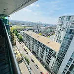 Modern 2Bed 2Bath Apartment Canary Wharf - Upto 5 Person