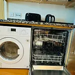 Modern 2Bed 2Bath Apartment Canary Wharf - Upto 5 Person
