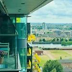 Modern 2Bed 2Bath Apartment Canary Wharf - Upto 5 Person