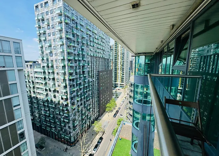 Modern 2Bed 2Bath Apartment Canary Wharf - Upto 5 Person