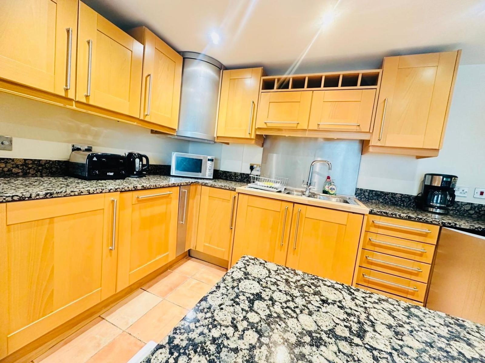 Modern 2bed 2bath Canary Wharf - Upto 5 Person London