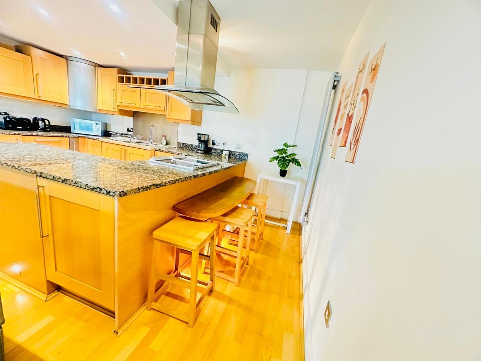 Modern 2bed 2bath Canary Wharf - Upto 5 Person Apartment London