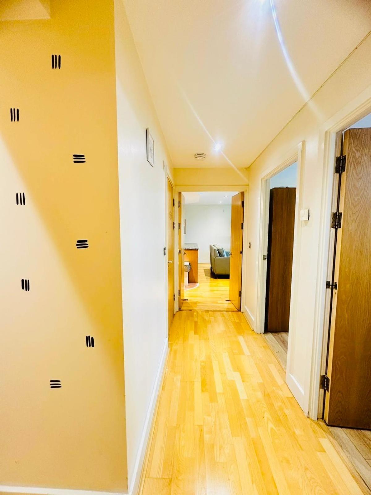 Modern 2bed 2bath Canary Wharf - Upto 5 Person * London