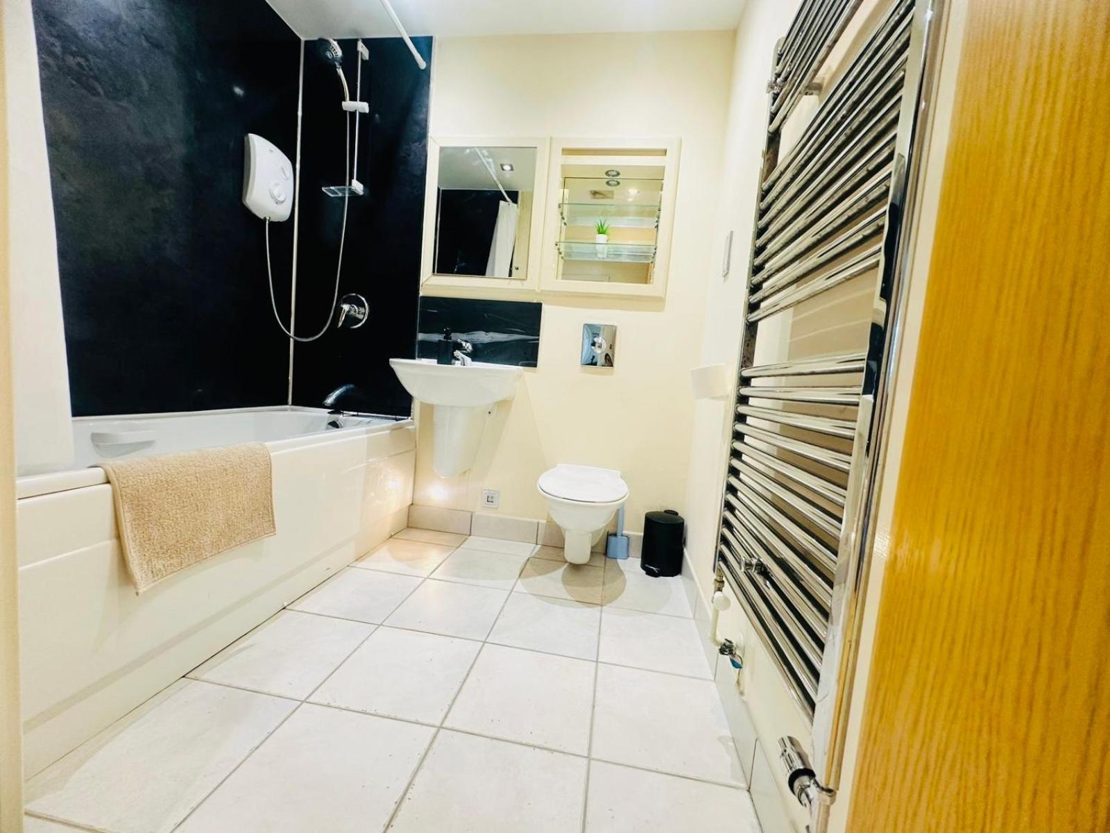 Modern 2bed 2bath Canary Wharf - Upto 5 Person Apartment