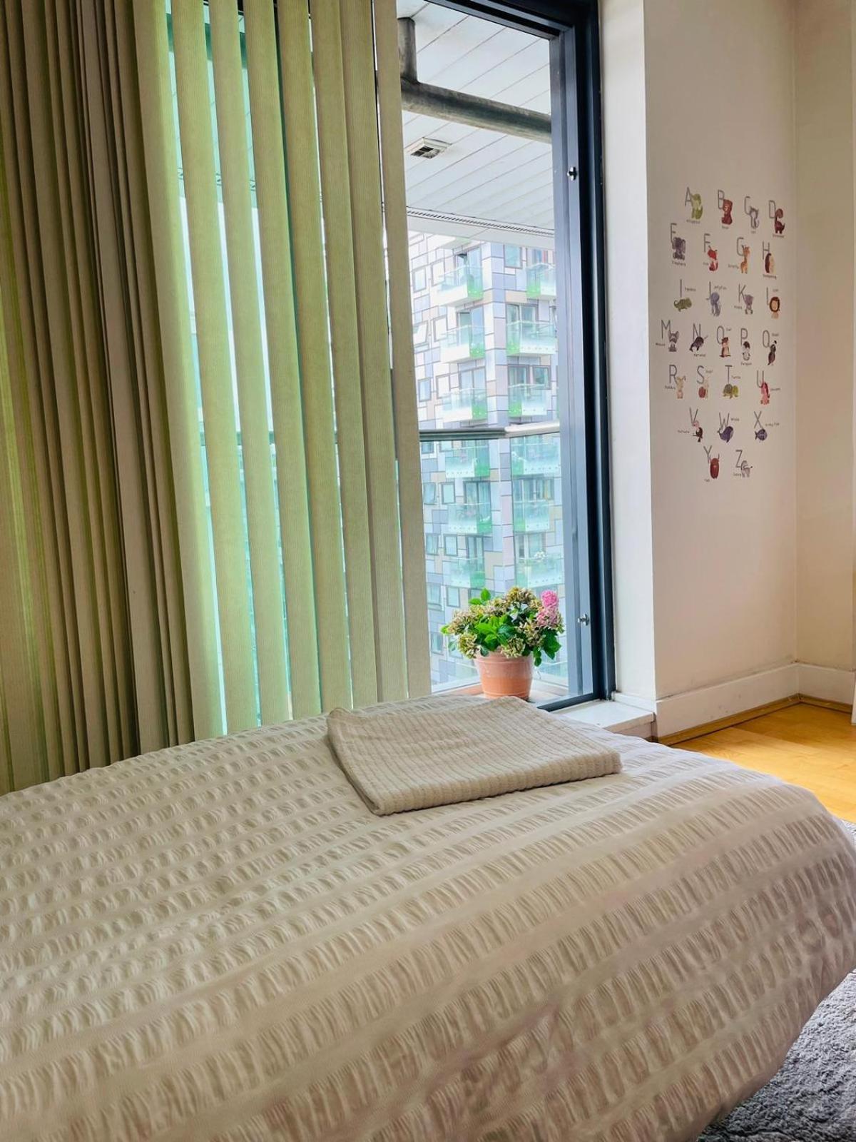 Modern 2bed 2bath Canary Wharf - Upto 5 Person Apartment