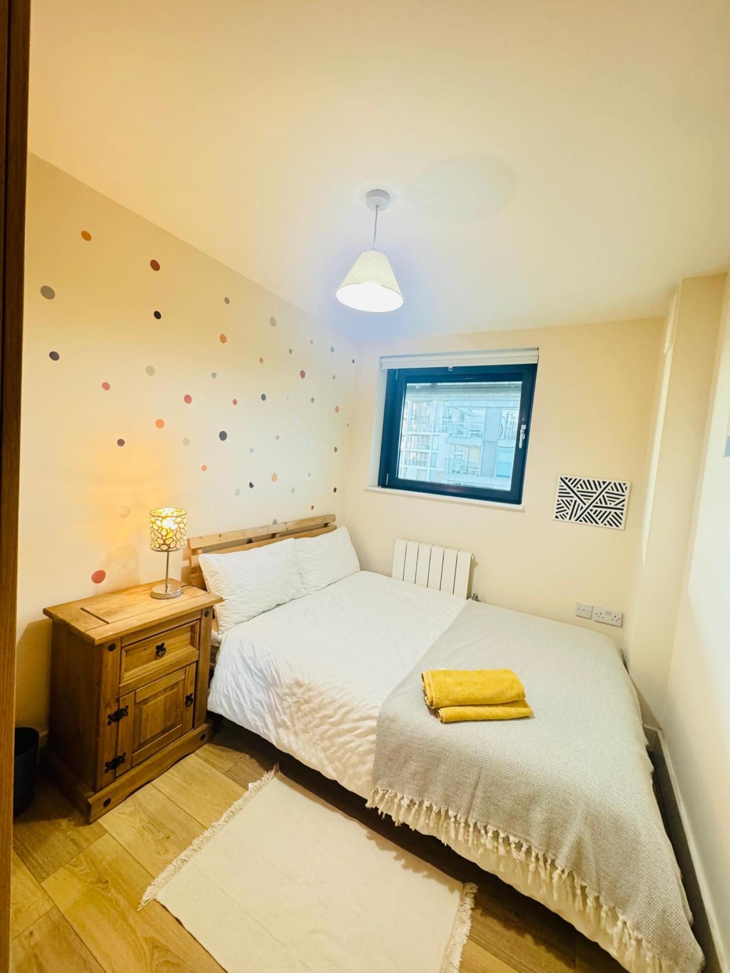 Modern 2bed 2bath Canary Wharf - Upto 5 Person *