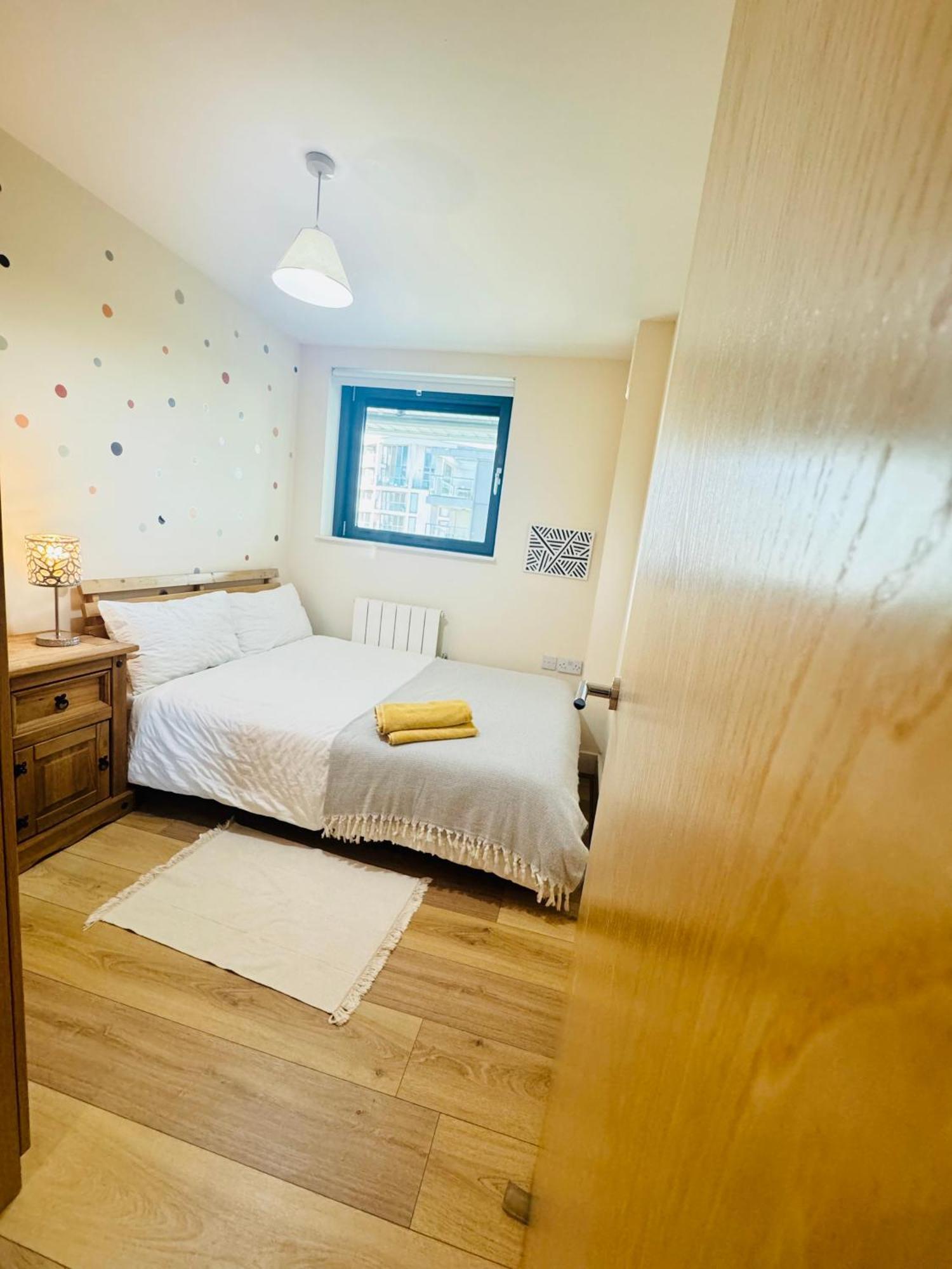 Modern 2bed 2bath Canary Wharf - Upto 5 Person *